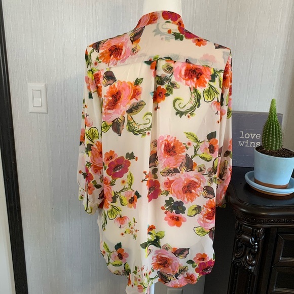 Sheer floral print 3/4 sleeves notchet keyhole - Picture 2 of 10